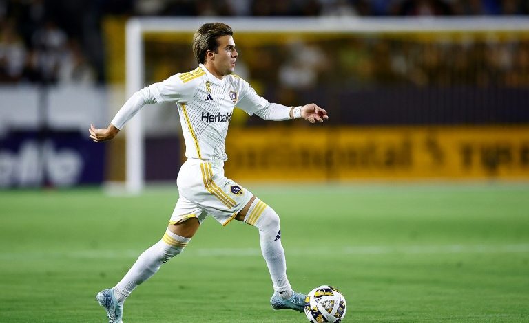  Los Angeles Galaxy arrasa con Colorado Rapids 5-0 en inicio de playoffs de la MLS