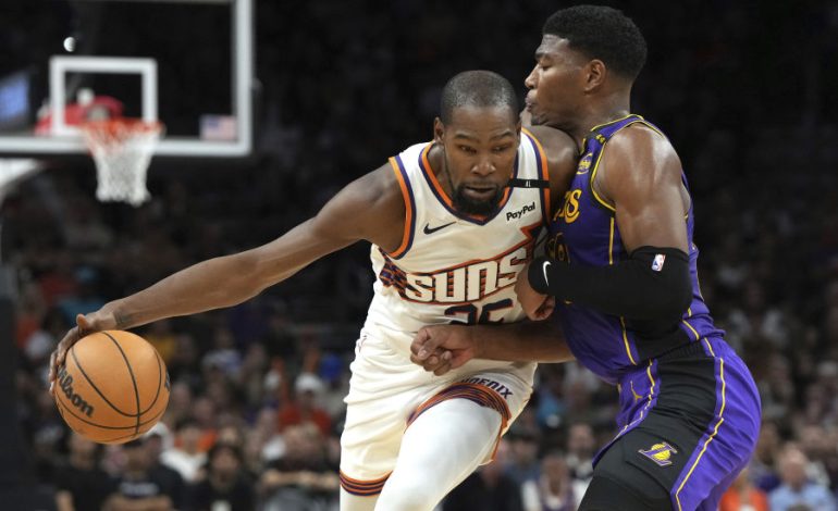  Inicio invicto de los Lakers se detiene ante los Suns en un cierre dramático