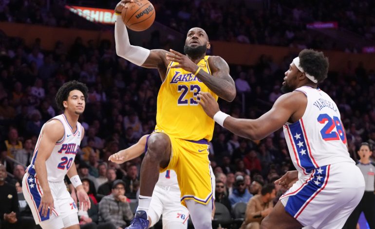  LeBron James y los Lakers imbatibles en casa con una contundente victoria sobre los 76ers